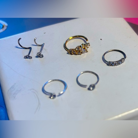 4 unique nose rings, 12 studs - Picture 10 of 12